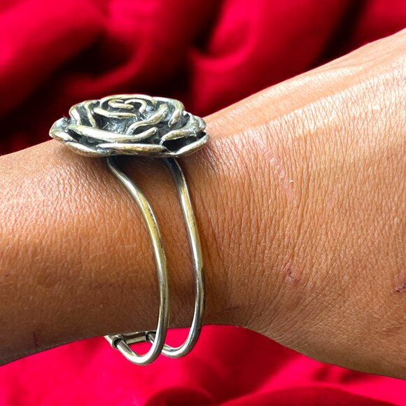 🌹 Vintage Silver Metal Rose Cuff Bracelet - Picture 2 of 10